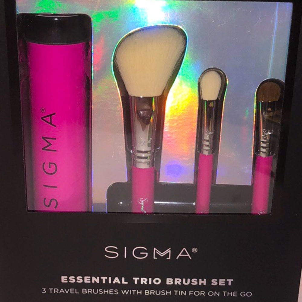 BNIB PINK Sigma Brush Kit - Essential TRIO Brush Set